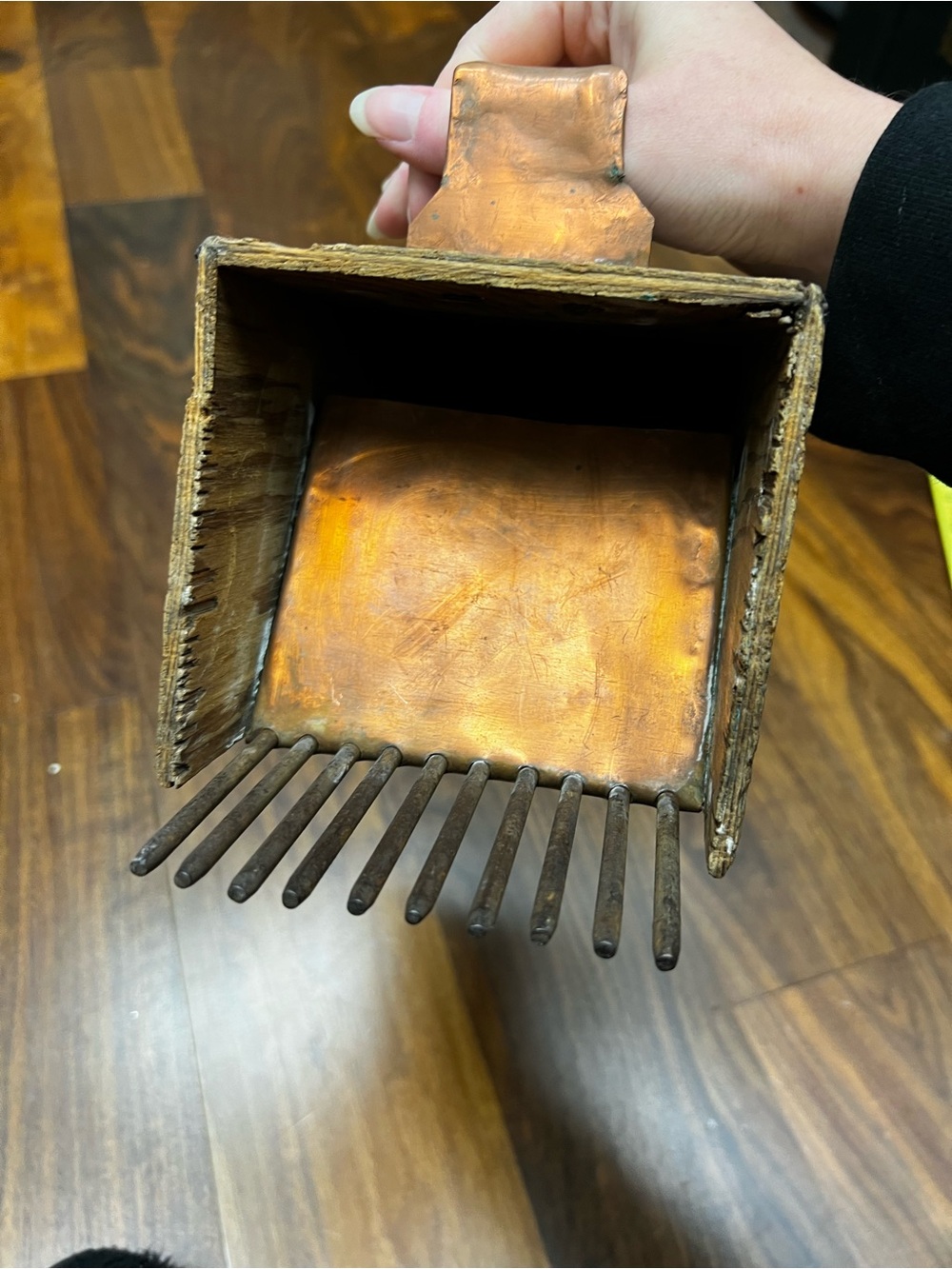 Antique Vintage Rustic Wooden Berry Picker - Picture 6 of 10